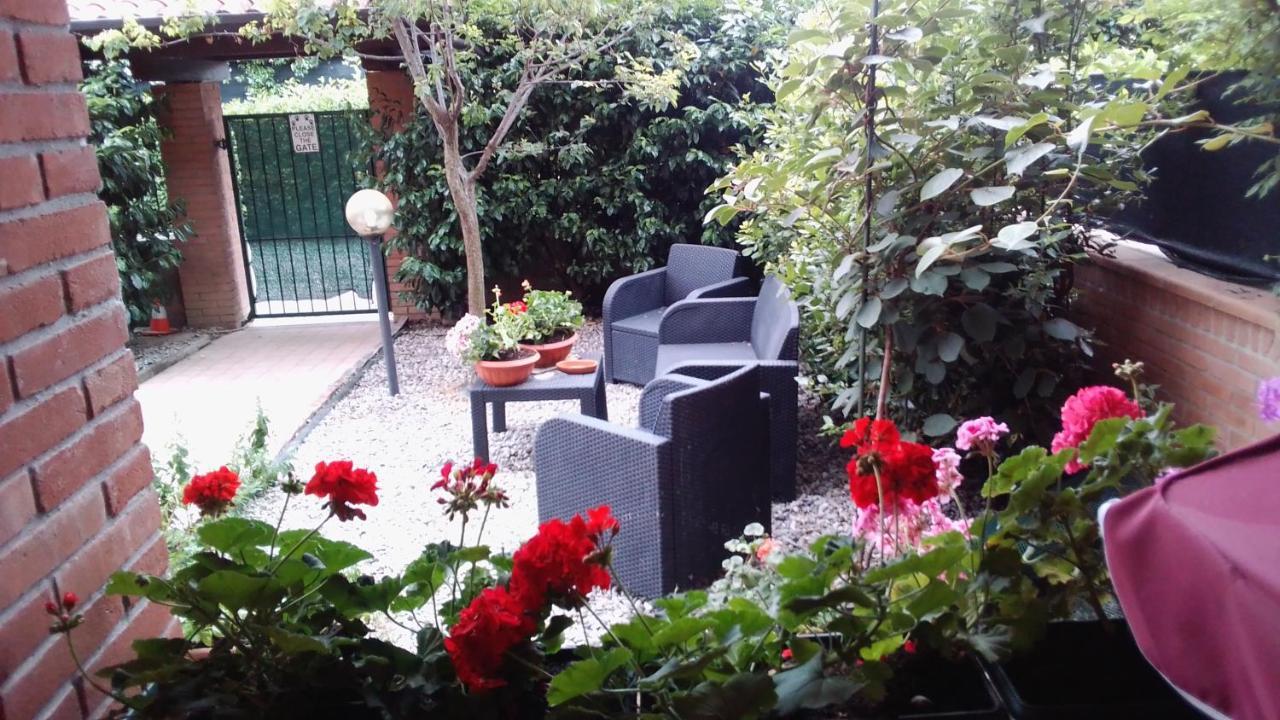 La Quercia Fiorita Hotel Trivolzio Bagian luar foto